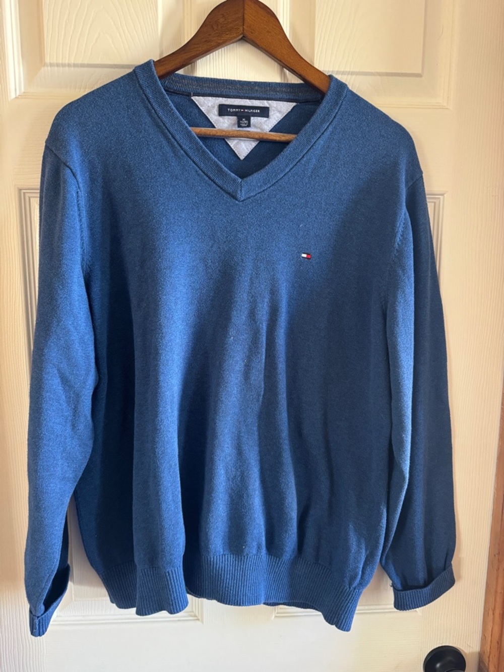 Tommy Hilfiger Men's V-Neck Sweater in Deep Blue